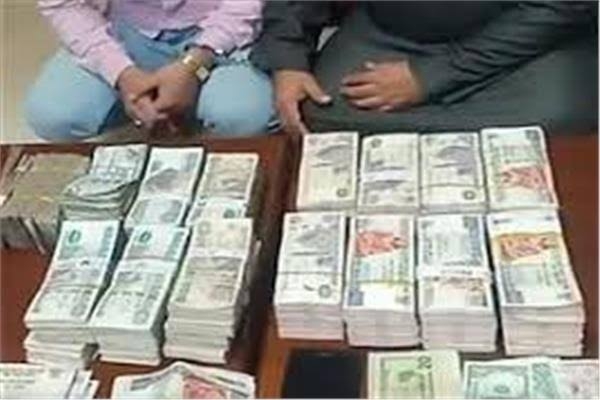 الداخلية تضبط قضايا اتجار فى العملة بـ 11 مليون جنيه