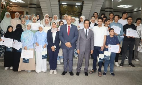 محافظ القليوبية ورئيس جامعة بنها يكرمان أوائل الشهادات العامة وال