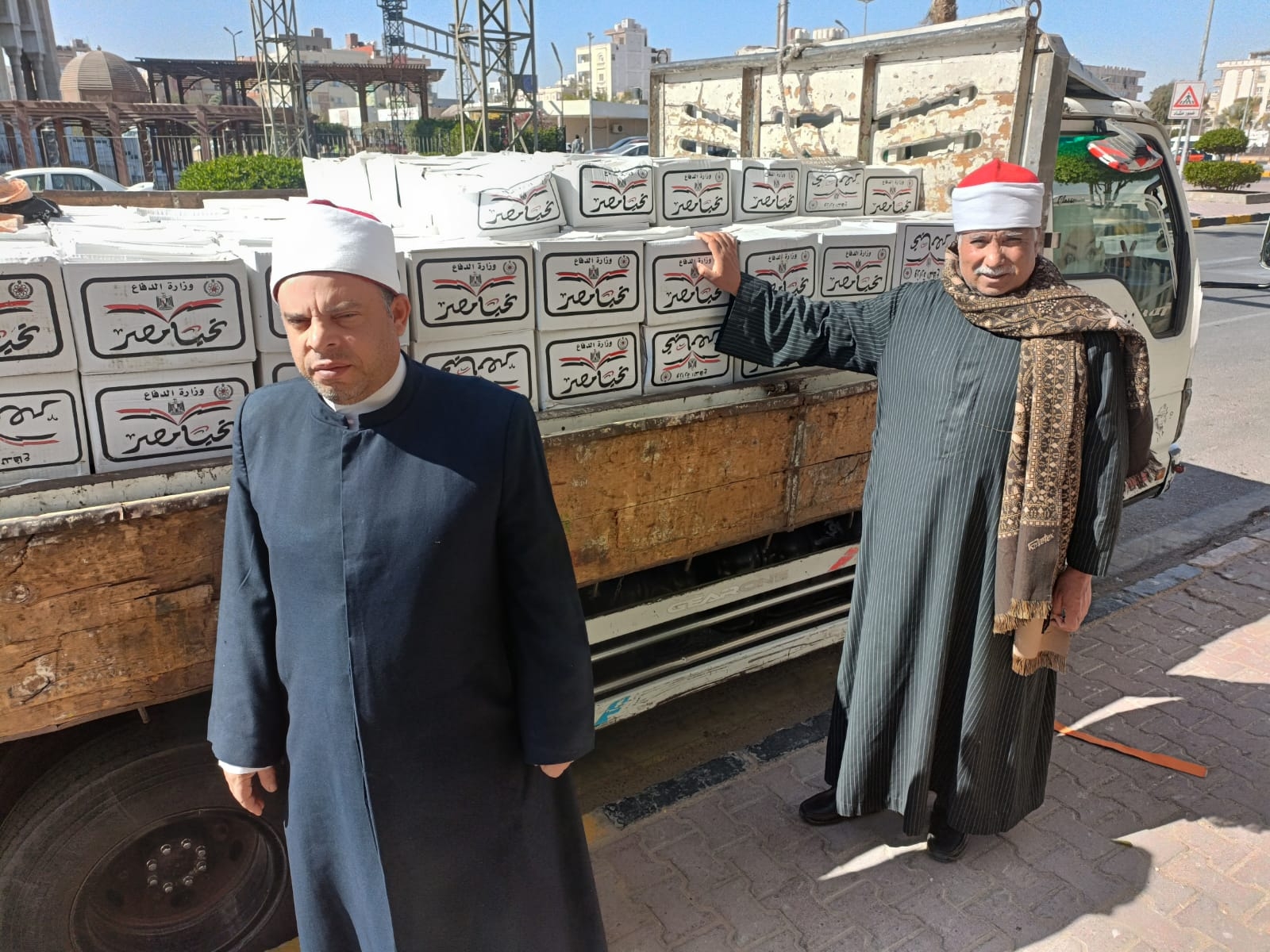 ٥٠٠ كرتونة من صندوق تحيا مصر هدية الأوقاف للعمال والمؤذنين