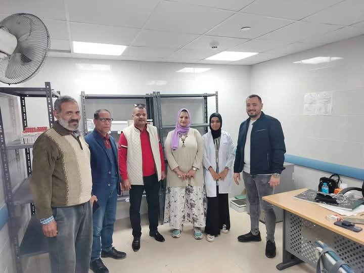 مدير عام التأمين الصحي بالبحر الأحمر تتفقد عيادة الشلاتين