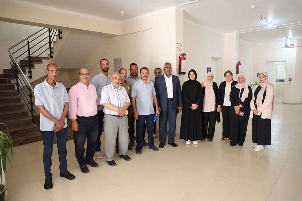 "سليمان"يهنئ العاملين بديوان عام محافظة البحر الأحمر بعيد الاضحي