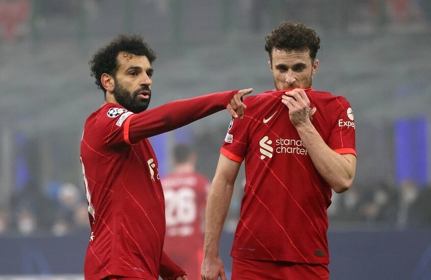 محمد صلاح يلتزم الصمت حزناً على وفاة جوتا: الألم أعمق من الكلمات
