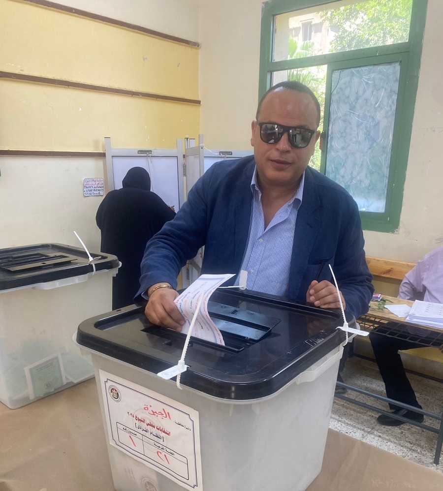 تامر عبدالمنعم يدلي بصوته في إنتخابات مجلس الشيوخ 2025