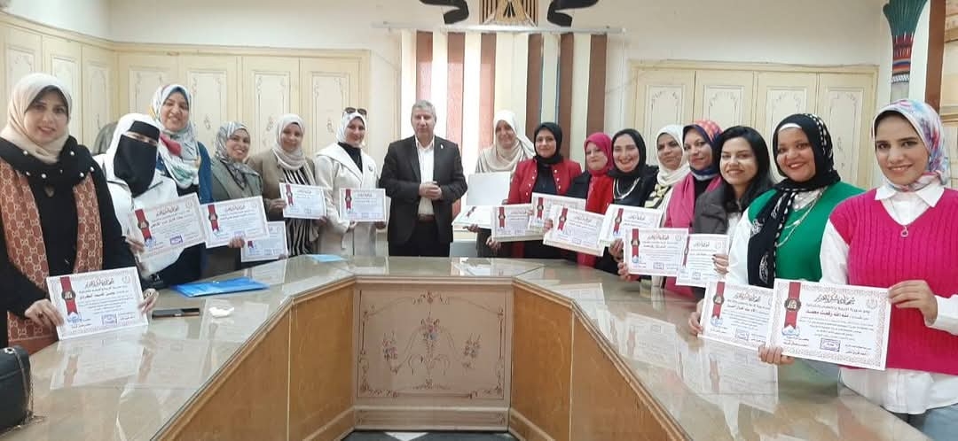 مديرتعليم الشرقيةيكرم موجهات ومعلمات رياض أطفال شرق الزقازيق
