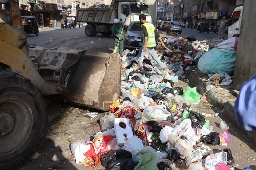رفع ٢٠٠ طن مخلفات بمنطقة القومية بالوراق وإمبابة
