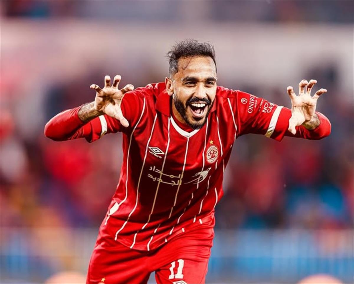 احتفل بالنظارة السوداء .. كهربا يصنع ويسجل أمام الاتحاد المصراتى