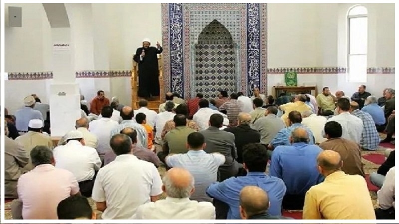 محافظ أسيوط يؤدي صلاة عيد الأضحى بساحة أرض الملاعب