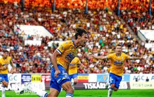 مهاجم الأهلي يكشف حقيقة المشاركة في كأس العالم للأندية