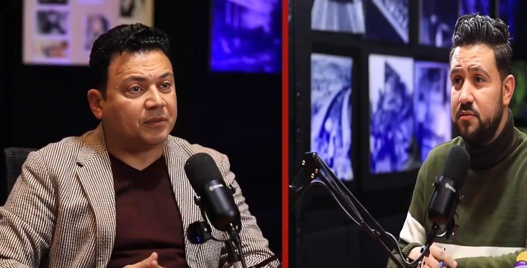 عمرو رمزي : عادل إمام شخصية استثنائية.. وهذه نصيحته لي