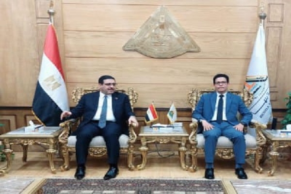 رئيس جامعة بنها يستقبل وزير التجارة العراقي