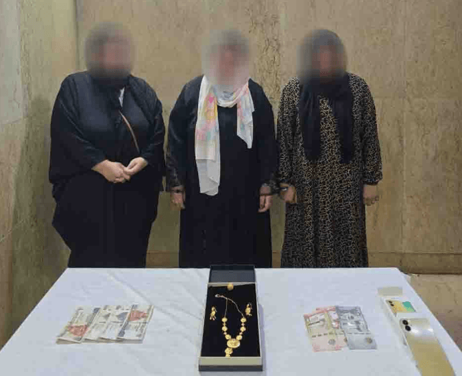 "بأسلوب المغافلة ".. ضبط 3 سيدات سرقن مبلغا ماليا من شقة أجنبية