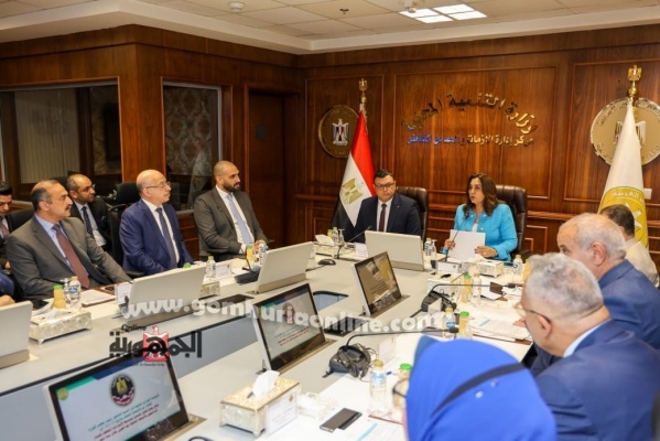 وزيرة التنمية المحلية: تبسيط إجراءات تراخيص المحال العامة