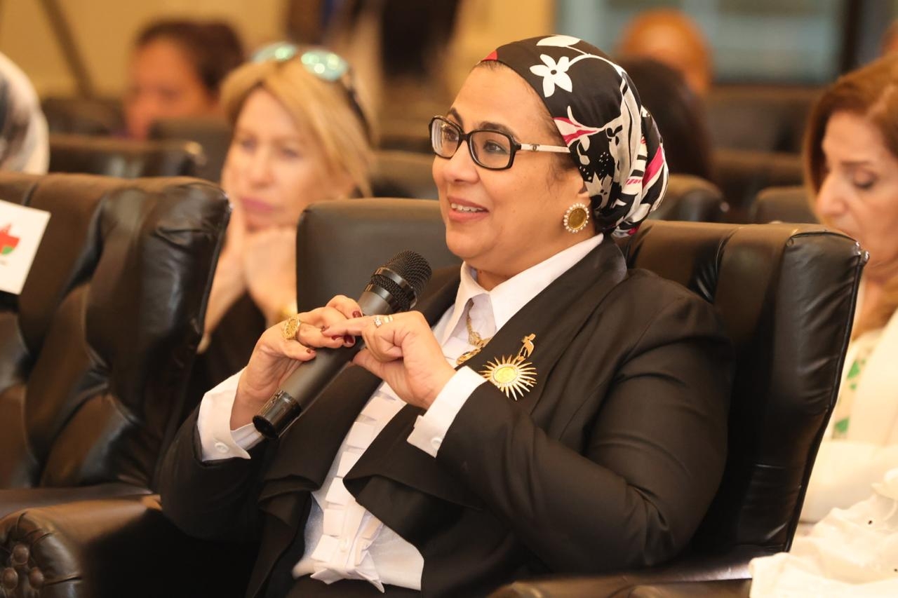 المستشارة أمل عمار تستعرض دور القومي للمرأة في مواجهة العنف السيبراني