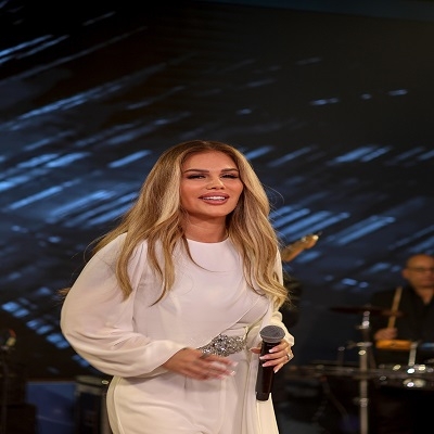 نيكول سابا تتألق كالفراشة البيضاء في حفل كامل العدد بشرم الشيخ