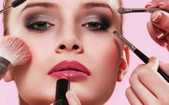 7 أسرار لتثبيت مكياج السهرة لساعات طويلة