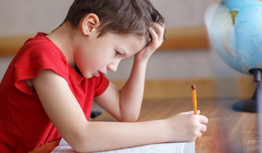 أضرار الضغط الدراسي على طفلك وصحته النفسية