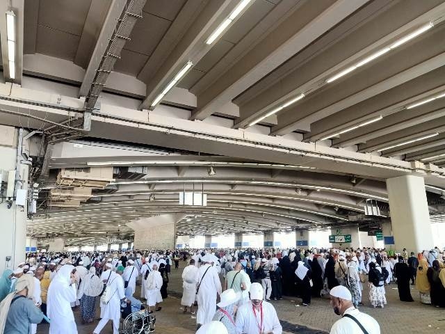 الحجاج يقضون أول أيام التشريق بمشعر منى وخدمات متميزة بمخيمات السياحة