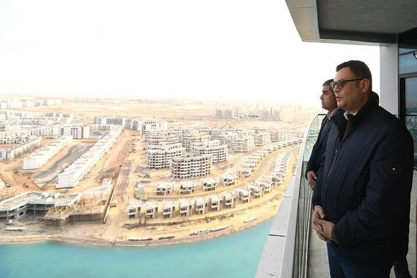وزير الإسكان يتفقد كومبوند مزارين وبرج C2 بالعلمين الجديدة