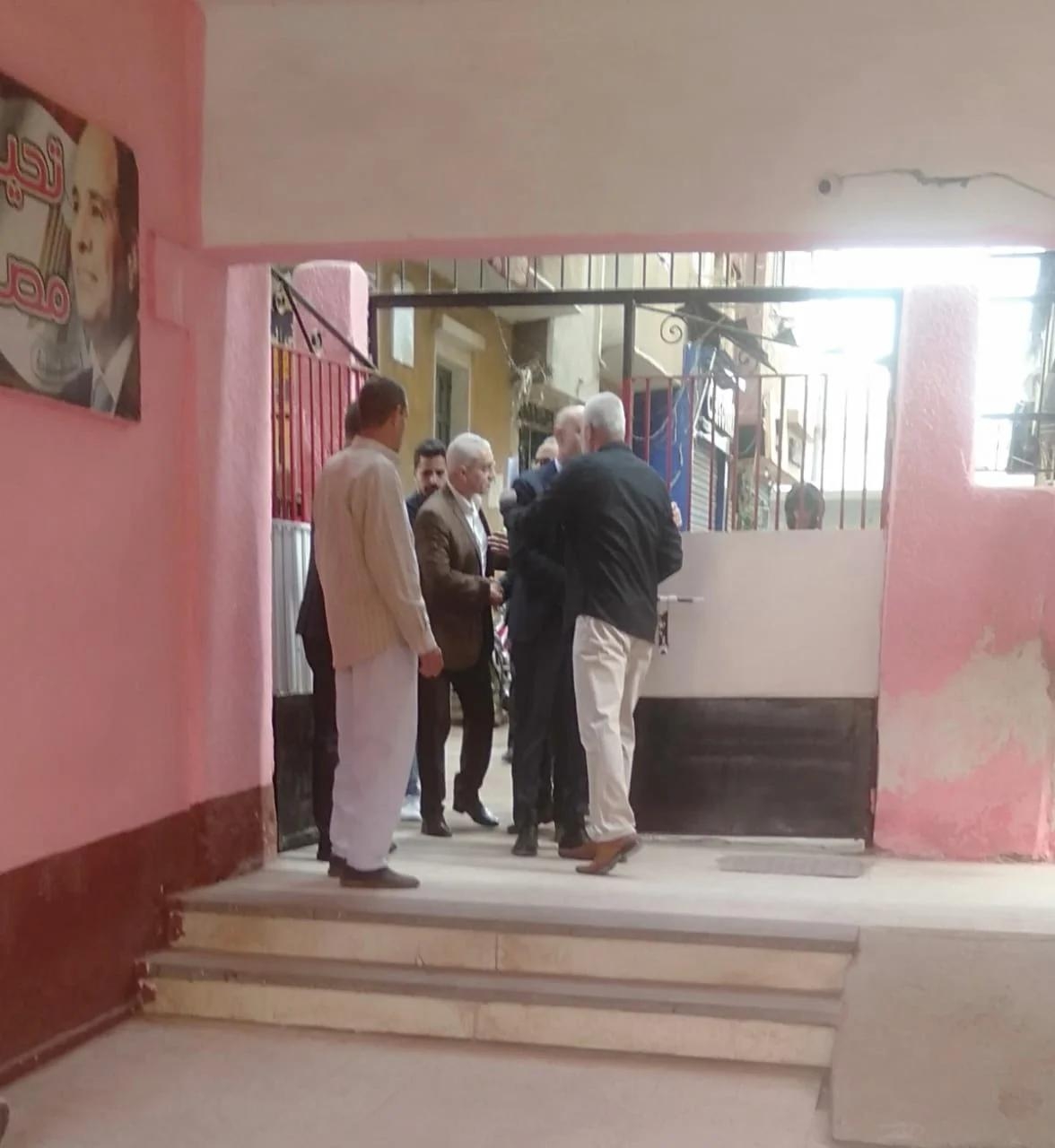 مدير مدرسة يوضح ماحدث بين وزير التعليم ومدير إدارة الباجور