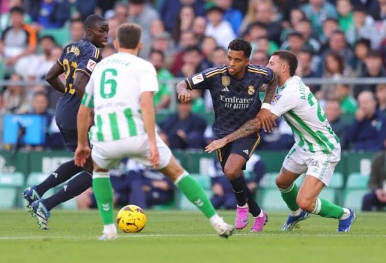 ريال بيتيس يتخطى فيورنتينا ويبلغ نهائى دورى المؤتمر الأوروبى