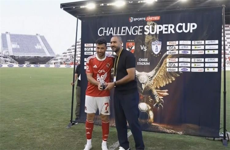 تريزيجيه رجل مباراة الأهلي وباتشوكا الودية
