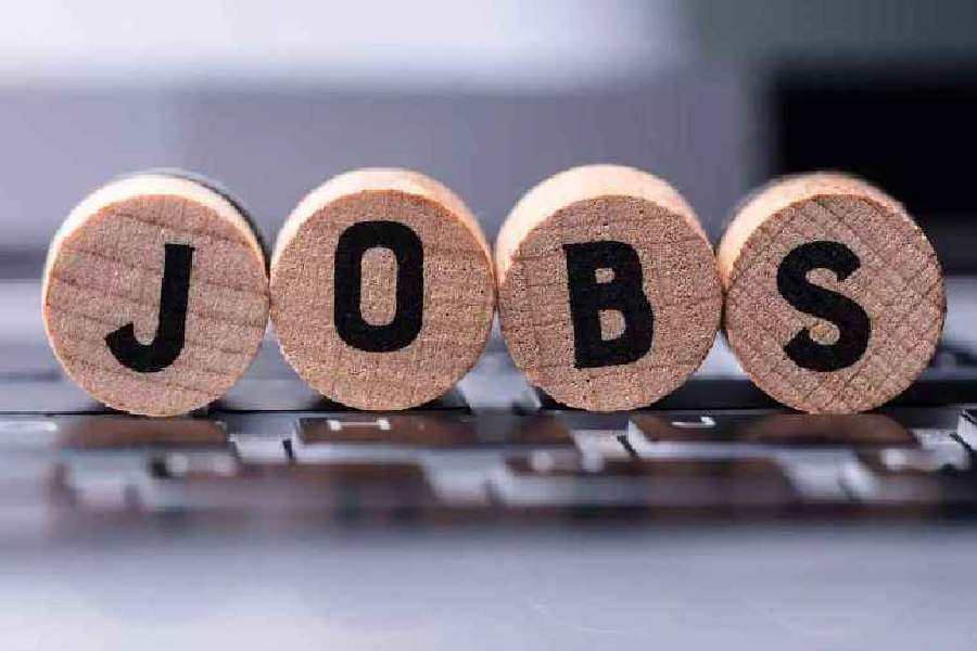 MPs Push to Replace Expats with Bahrainis in Low-Skilled Jobs