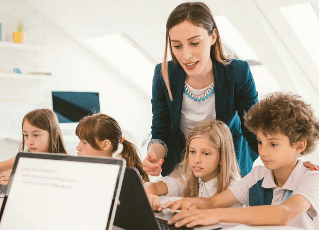 UAE Becomes One of the World's First Countries to Teach AI in Schools From Kindergarten