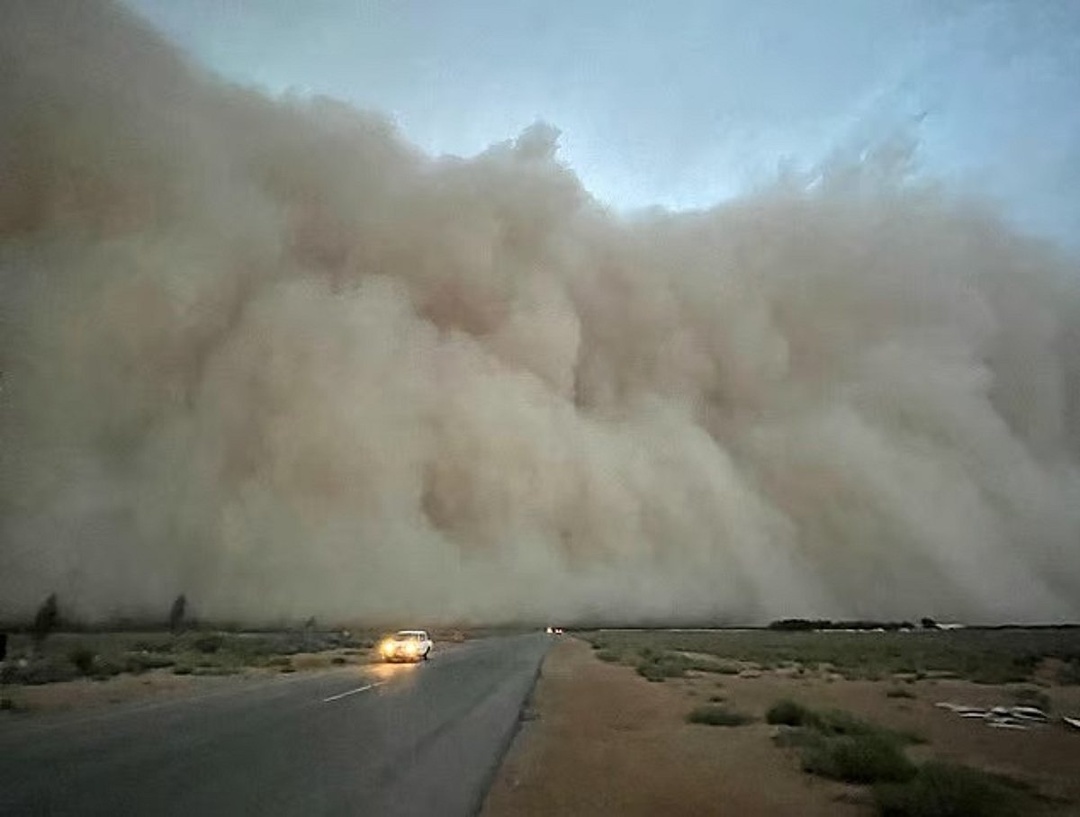 Massive Dust Storm Blankets Saudi Region of Al Qassim