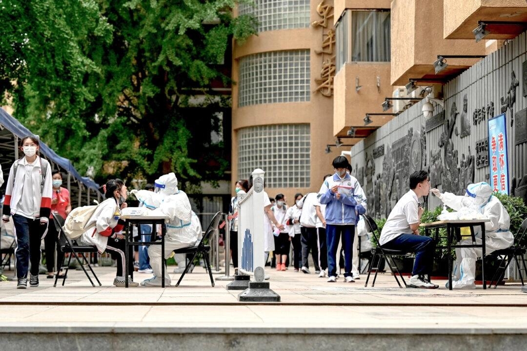 China Schools Isolate Students Amid COVID Surge