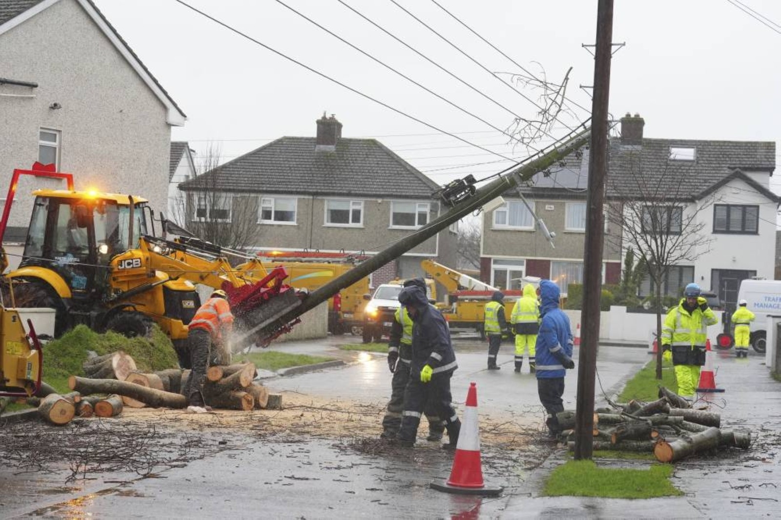 Over 1 million still without power after Storm Eowyn in Ireland, Scotland