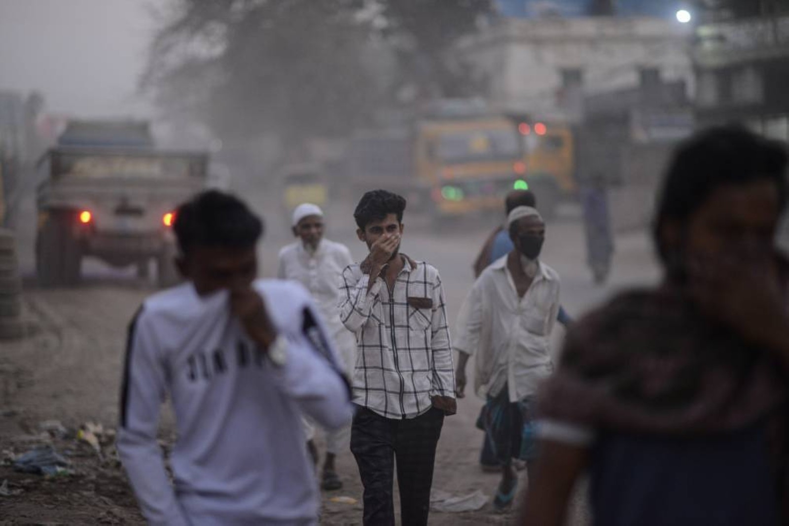 Nearly everyone in the world breathes bad air. This is what you can do to lower your risk