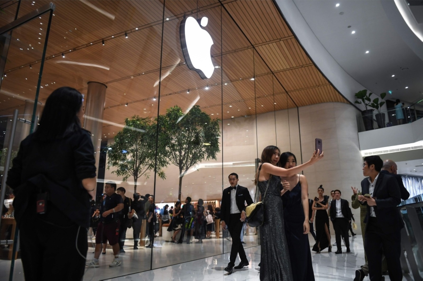 Apple to invest $500 billion in US as Trump tariffs bite