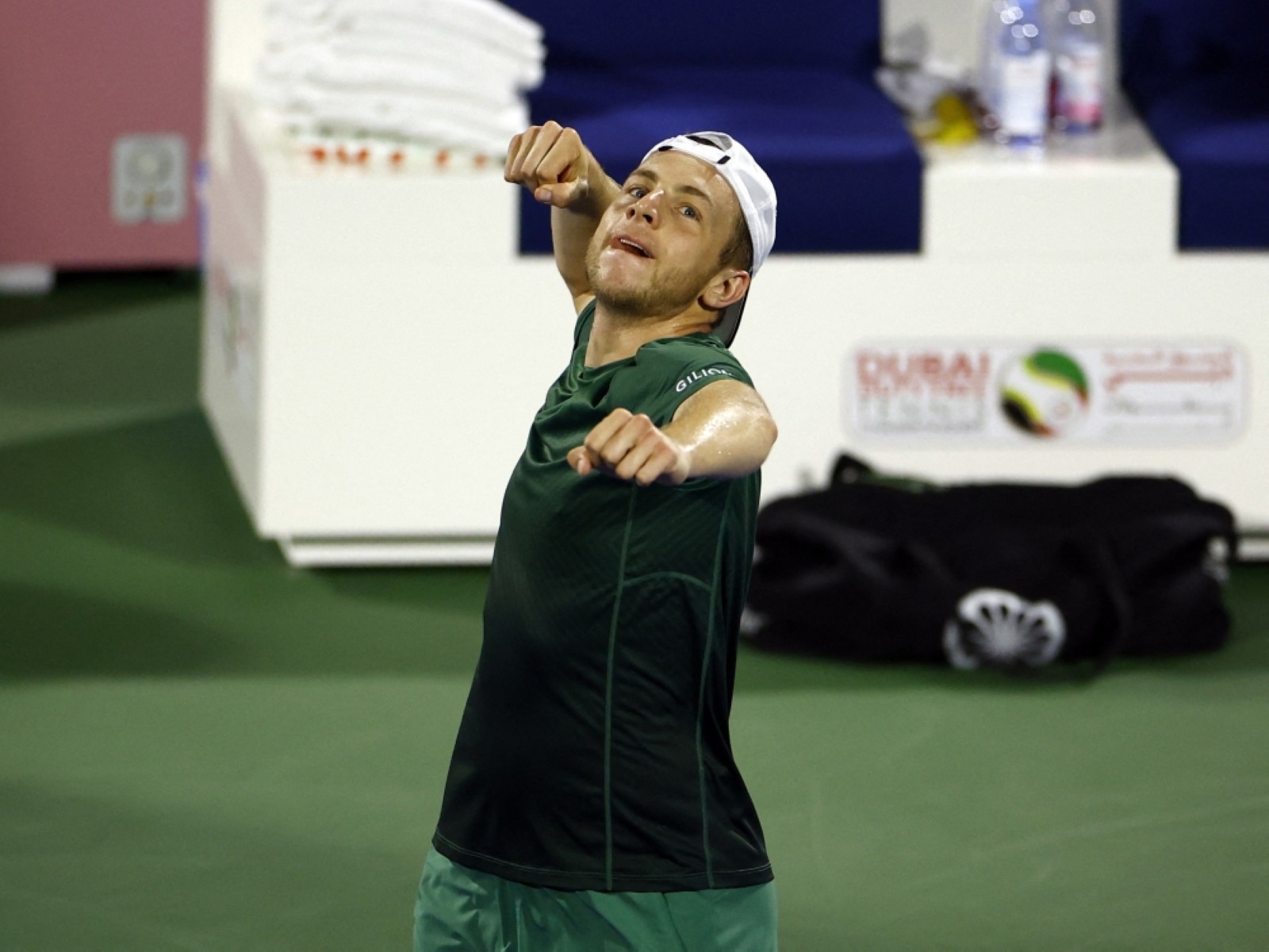 Medvedev squanders 4 match points, crashes out in Dubai