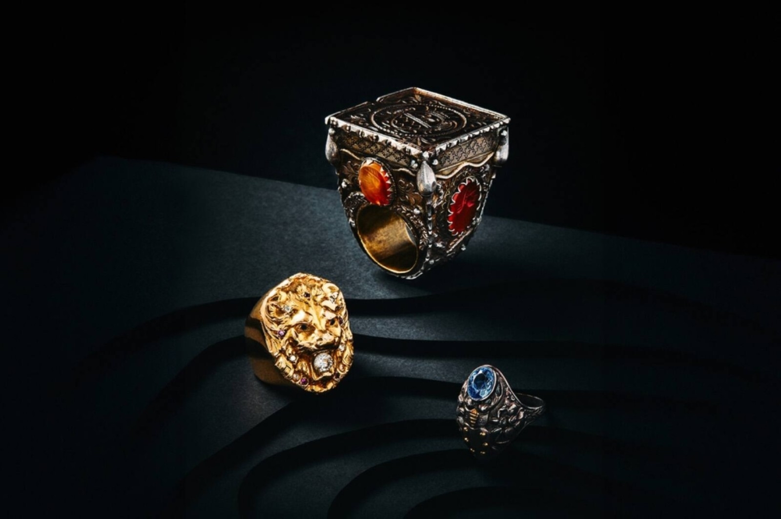 Shine of jewellery in shrine of education: AUS, L'ÉCOLE ally