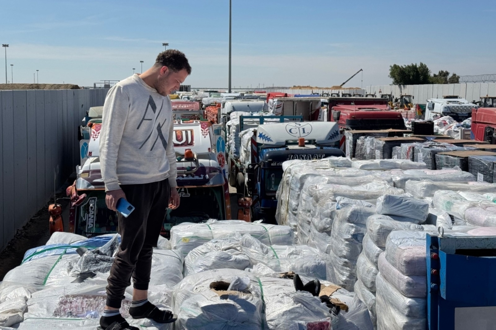 Israel cuts off Gaza relief, UN calls move alarming
