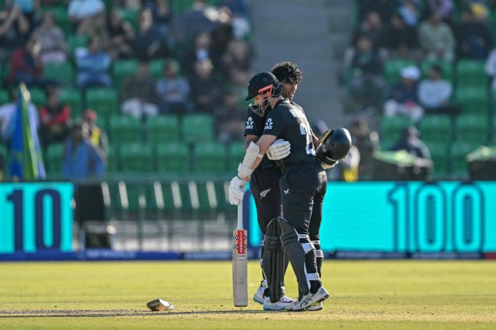 New Zealand edge past South Africa to face India in Champions Trophy final
