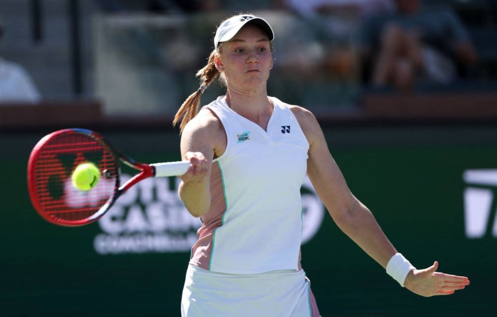 Swiatek and Rybakina move up, Medvedev sprints into fourth round