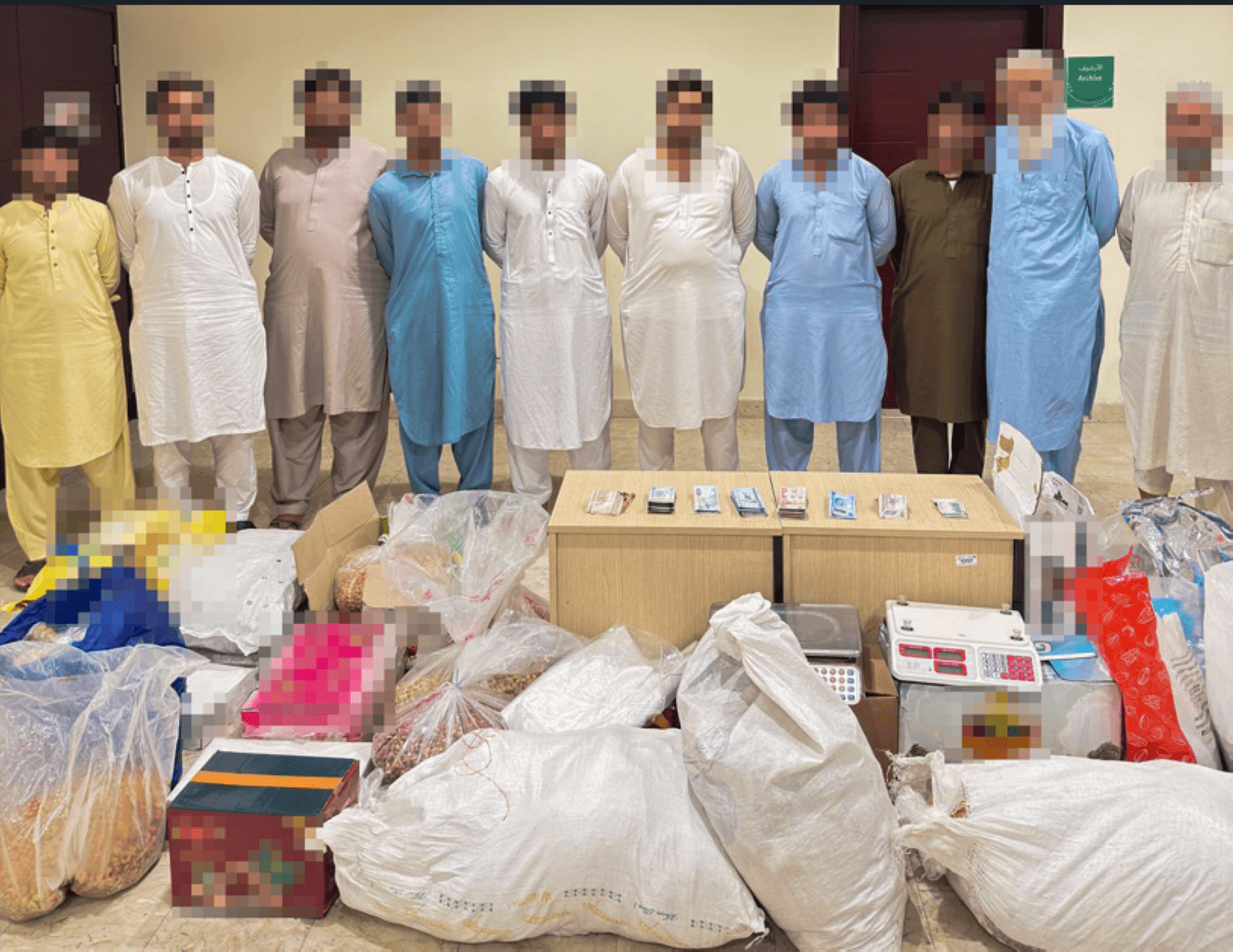 Dubai arrests 10 street vendors for failing to follow approved regulations