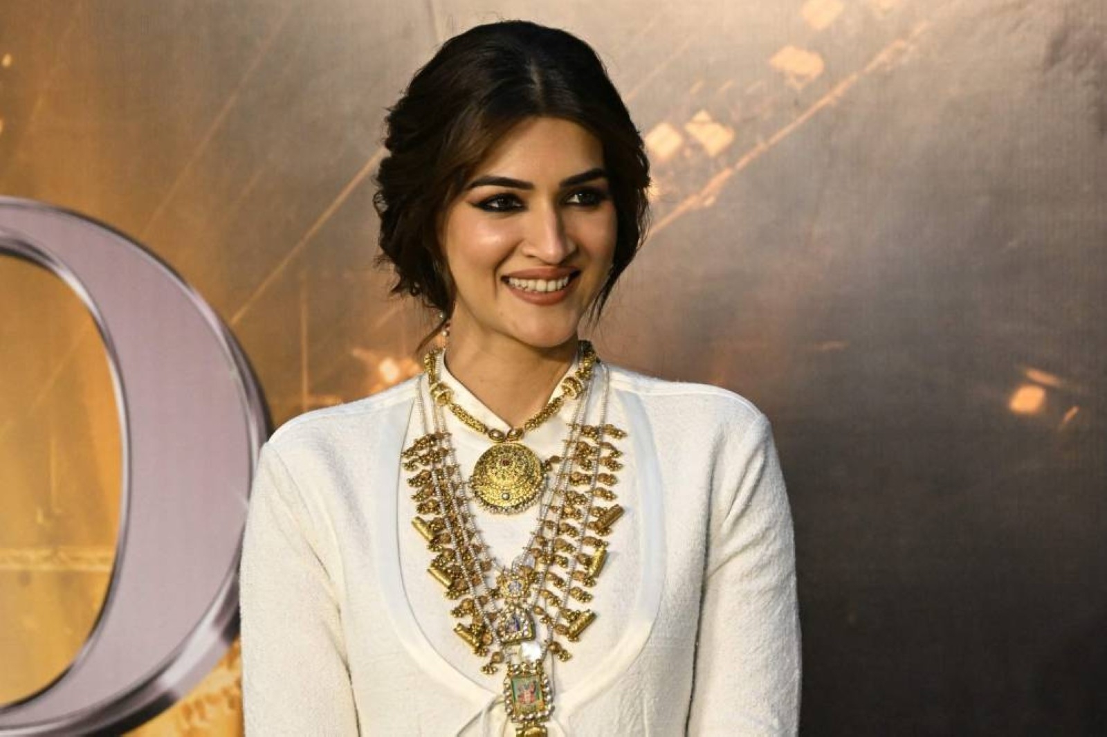 Kriti Sanon satisfies her mango craving with a quirky quick fix