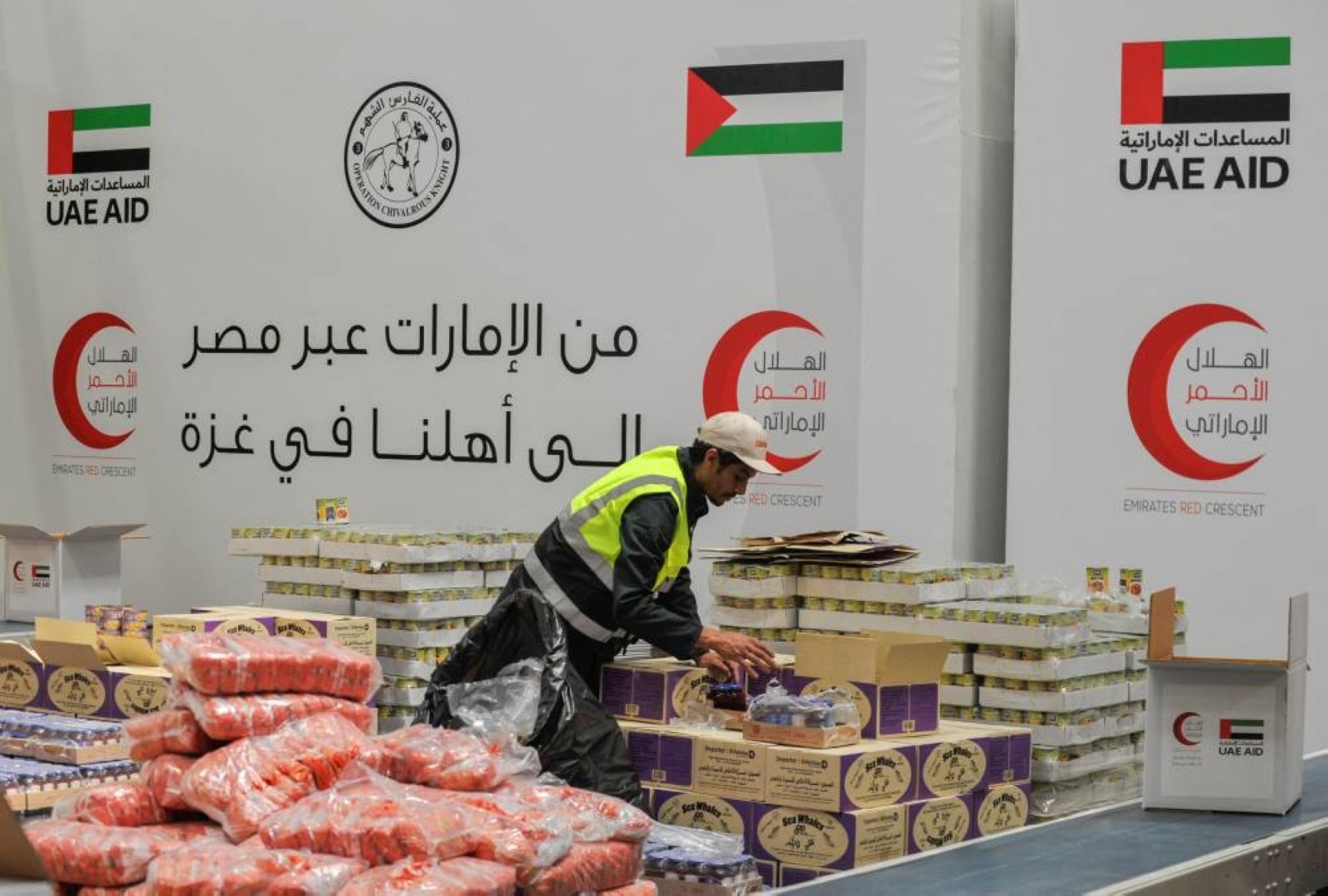 ERC distributes Eid clothing in Yemeni city