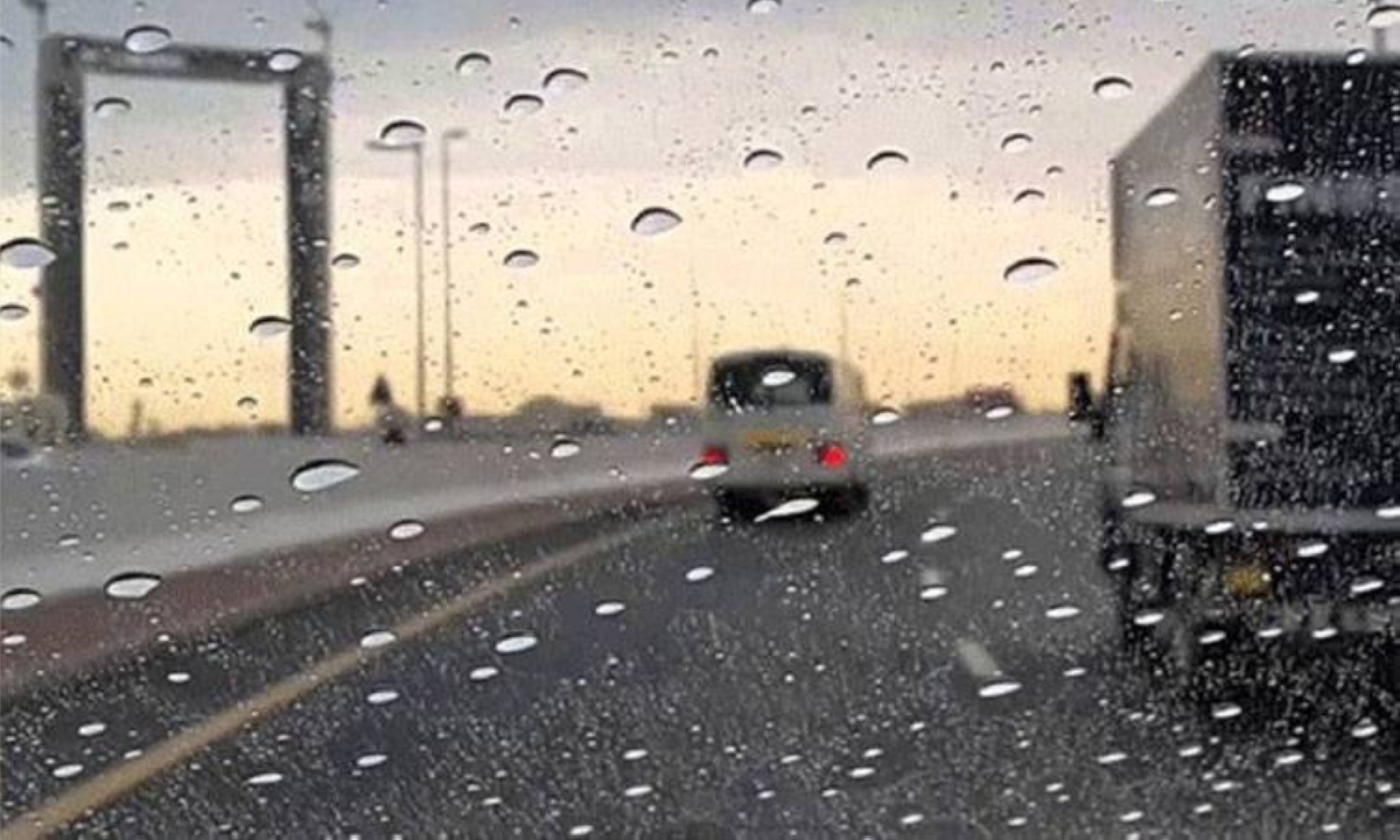 Light rain hits parts of UAE, drop in temperature expected on Monday