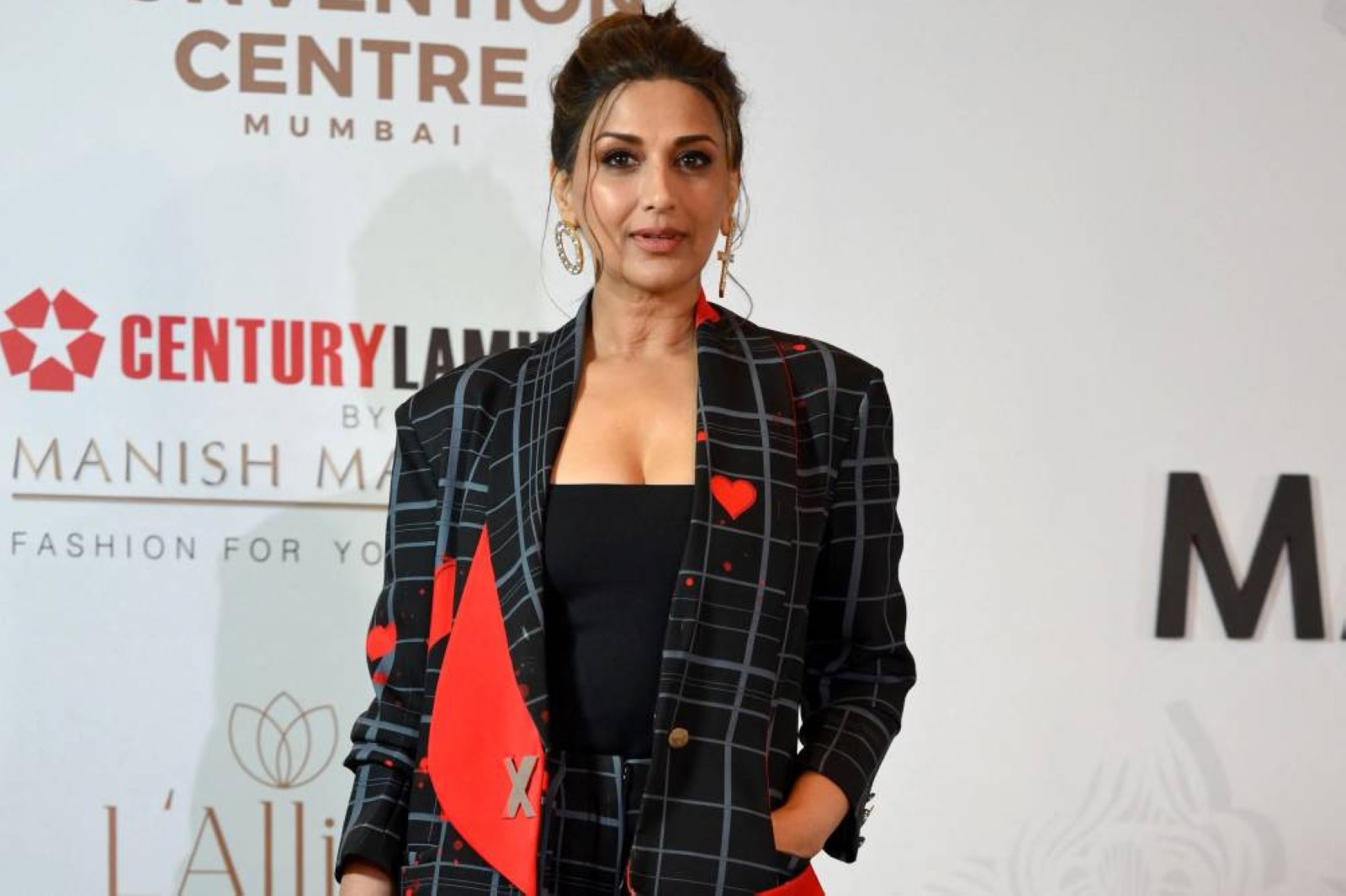 Sonali Bendre ventures into podcast space with pet-parenting content