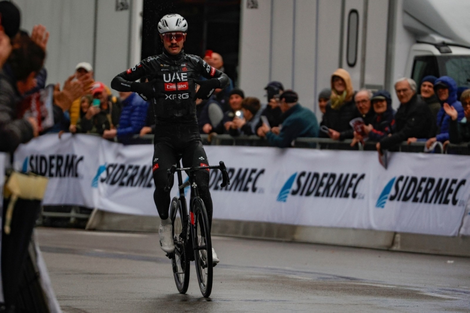 Vine wins Coppi e Bartali stage three as Roglic claims Tour of Catalonia lead