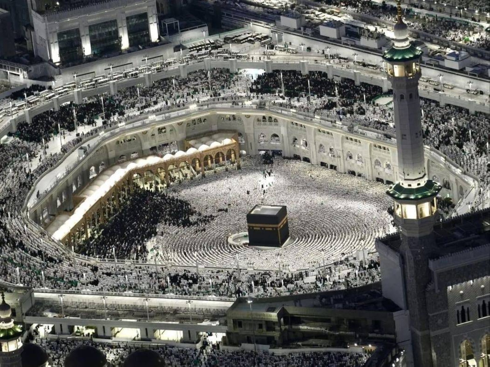 Over 4.1 million gather at Grand Mosque on 29th night of Ramadan