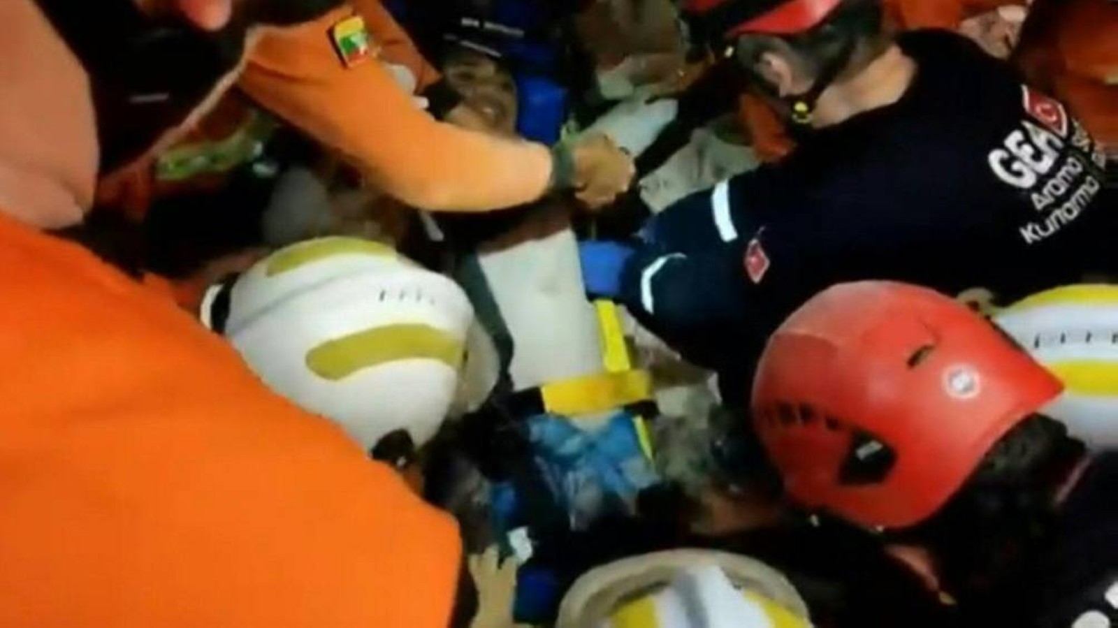 VIDEO: Man pulled alive from Myanmar quake rubble after five days
