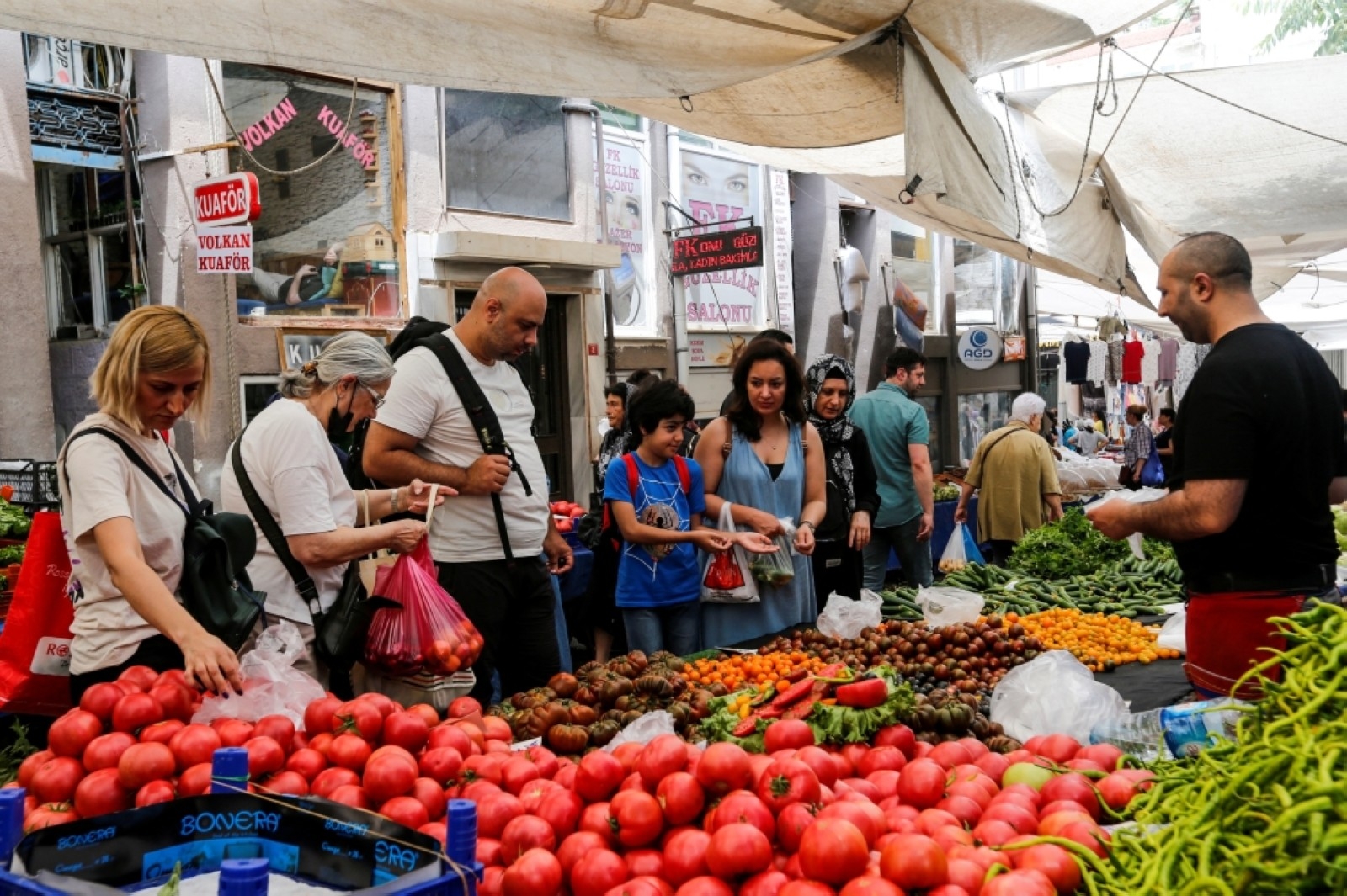 Turkish annual inflation slows to 38.1% in March, below forecasts