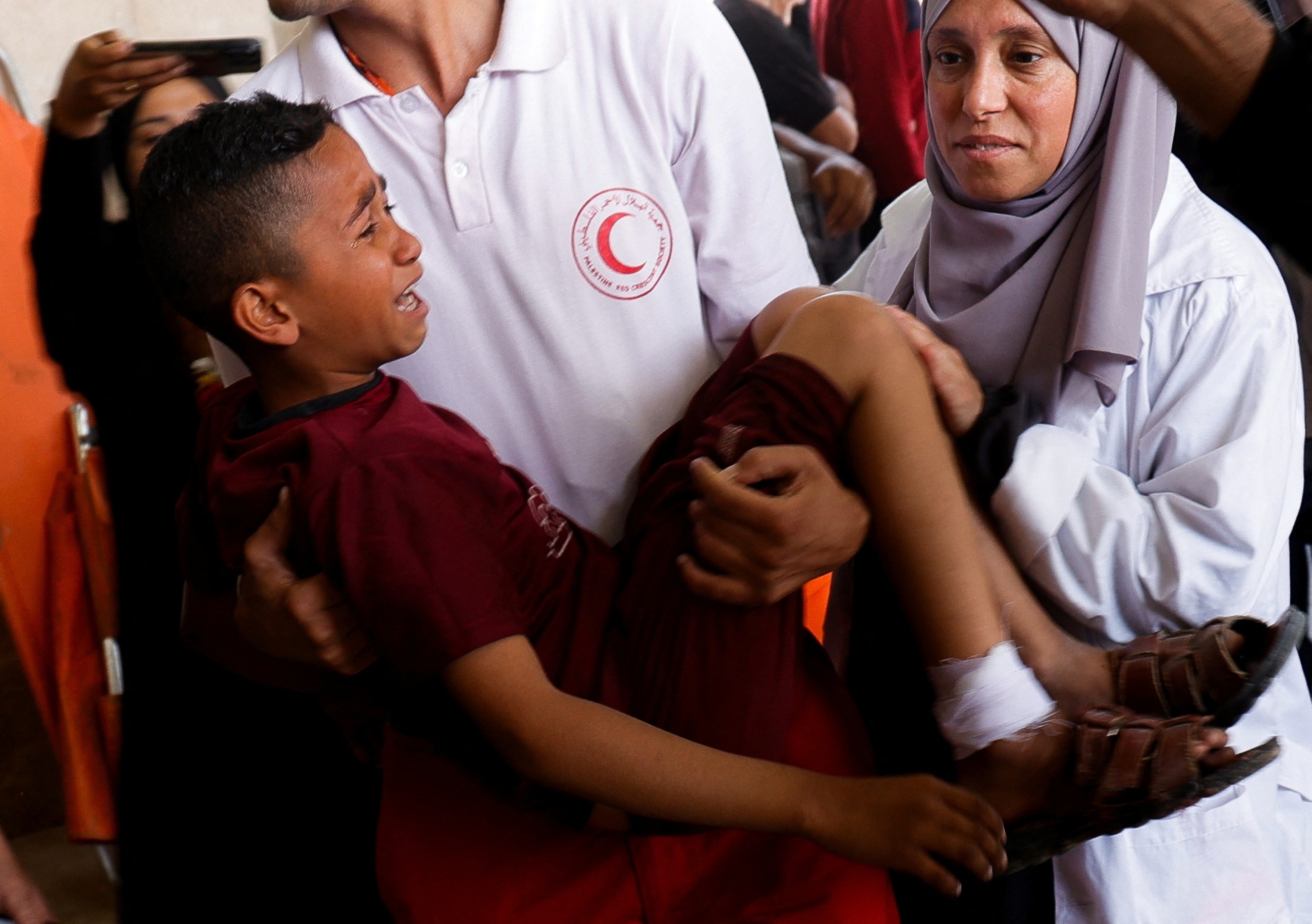 Israeli strikes kill 17 from same family as troops enter Gaza's north