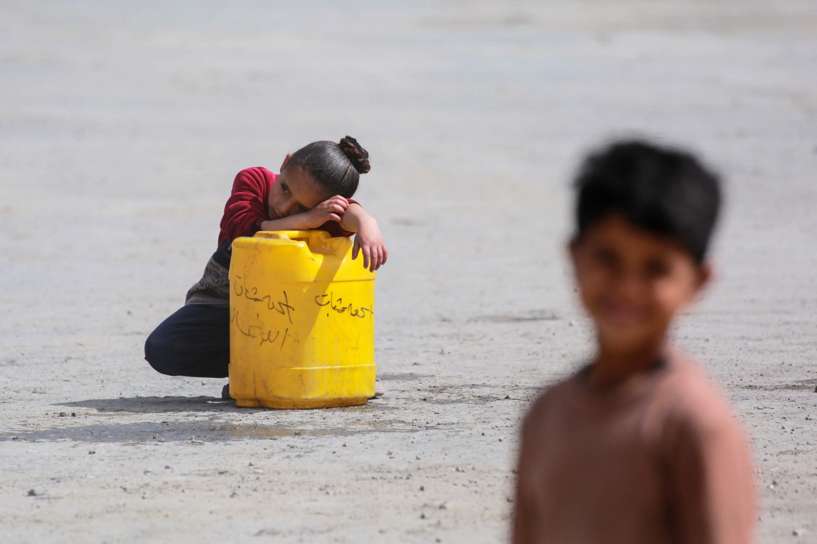 Gazans struggle to find clean water amid Israeli offensive