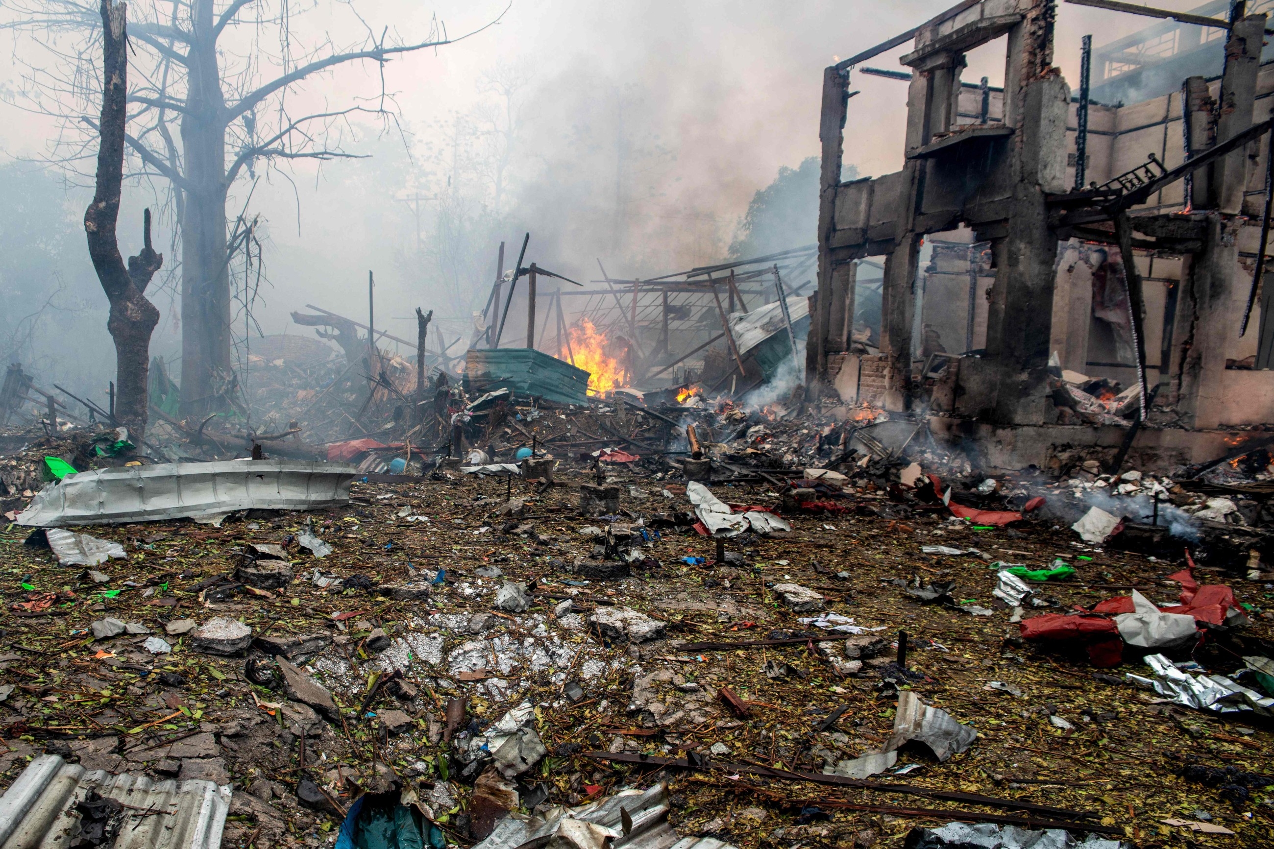 Myanmar rebels to hand key city back to junta