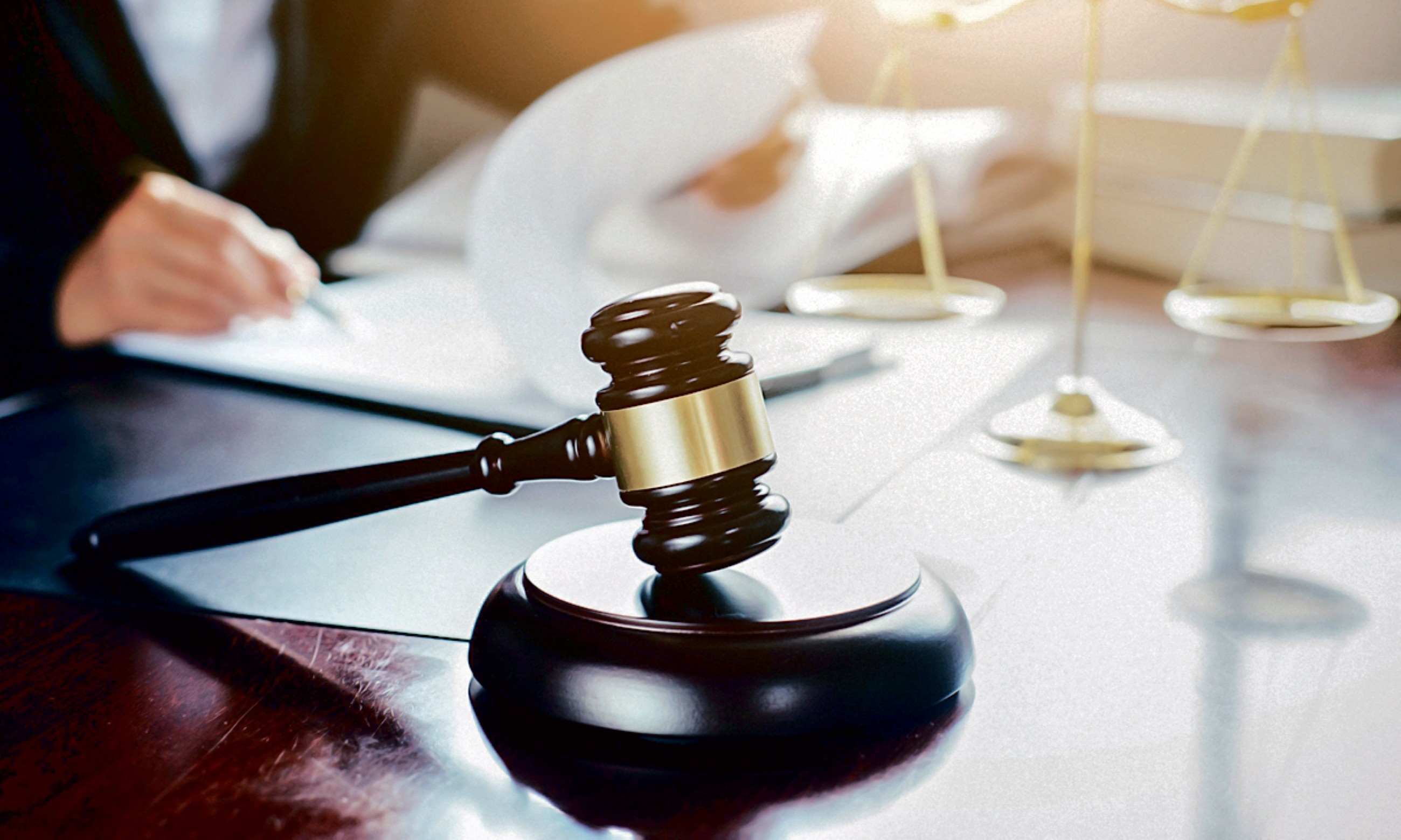 Dubai court stops all legal procedures against woman facing financial crisis